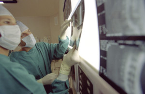 surgeons examine x-rays